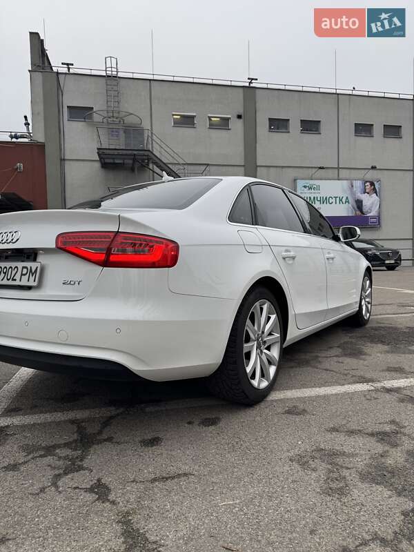 Седан Audi A4 2012 в Вишневом