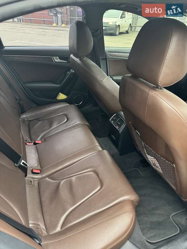 Седан Audi A4 2012 в Вишневом