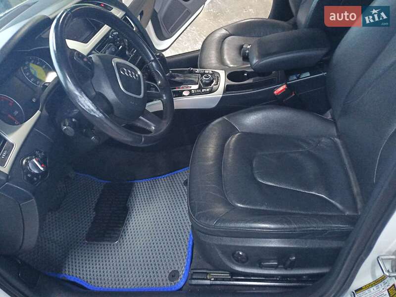 Седан Audi A4 2011 в Звягеле