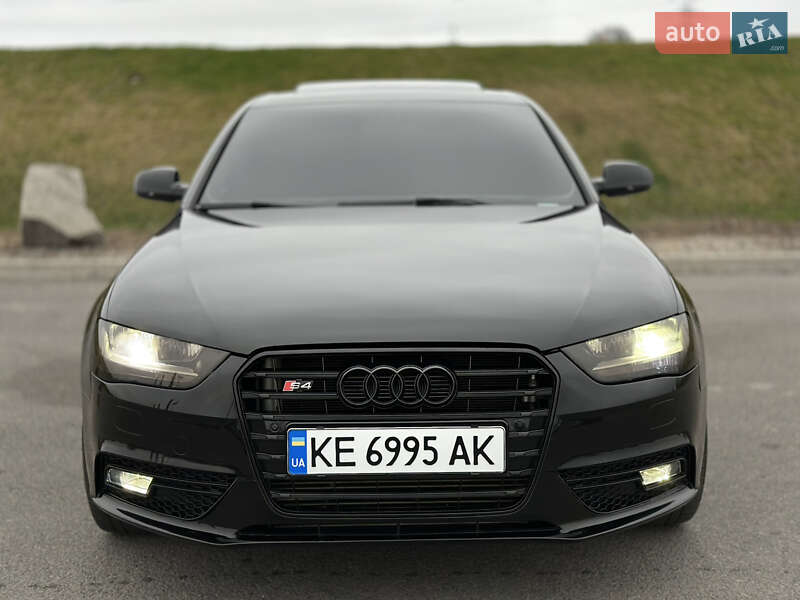 Седан Audi A4 2013 в Днепре