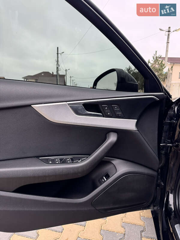 Седан Audi A4 2015 в Одессе