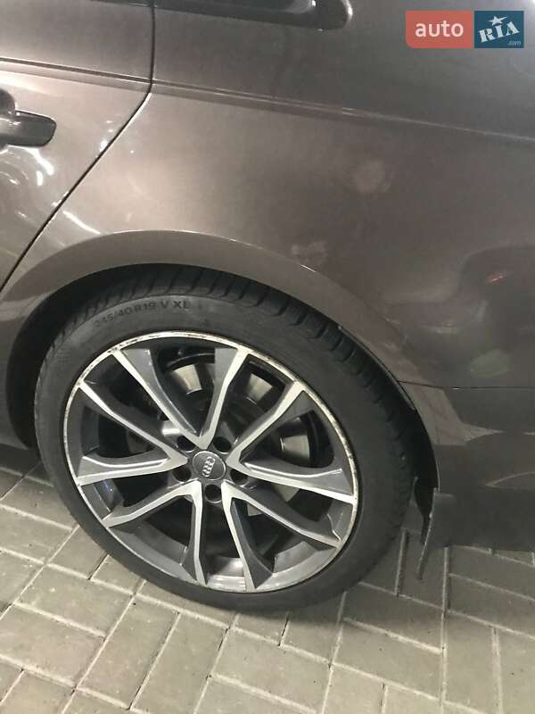 Седан Audi A4 2016 в Киеве