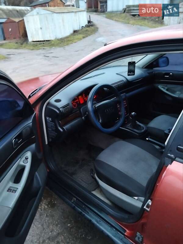 Седан Audi A4 1996 в Чернигове