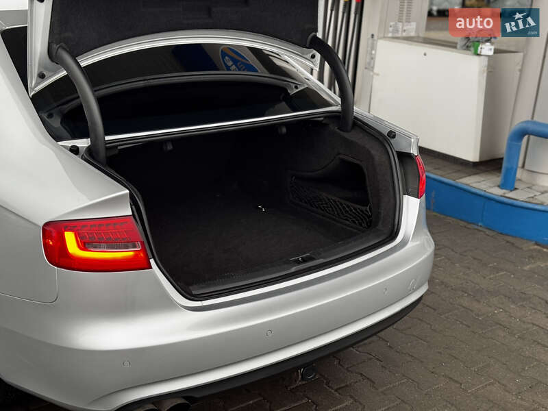 Седан Audi A4 2013 в Хмельницком