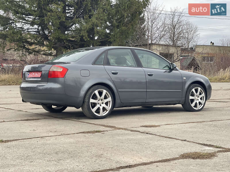 Седан Audi A4 2003 в Надворной