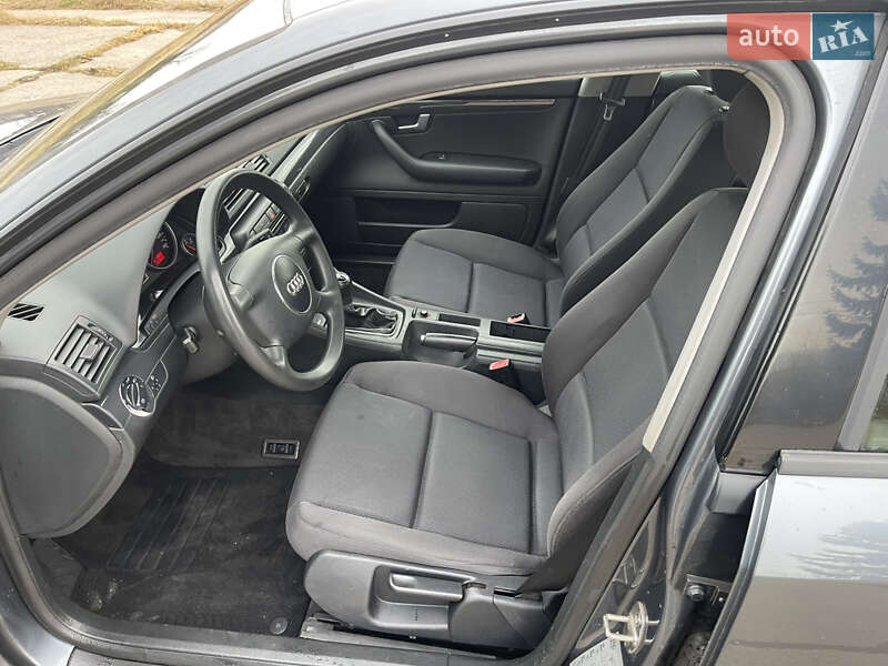 Седан Audi A4 2003 в Надворной