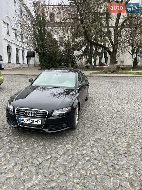 Седан Audi A4 2010 в Луцке
