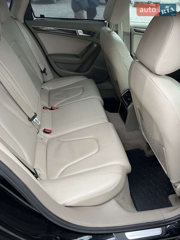 Седан Audi A4 2010 в Луцке