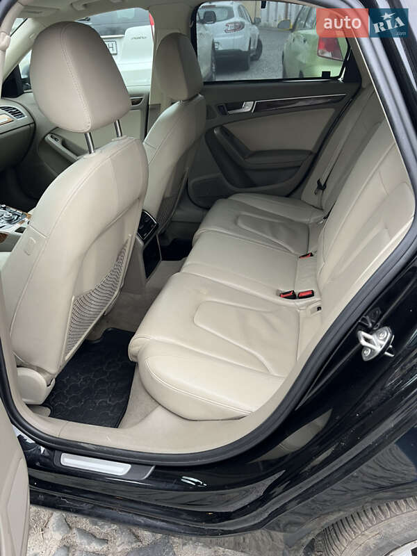 Седан Audi A4 2010 в Луцке