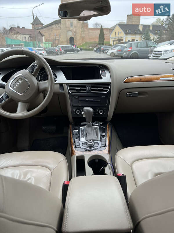 Седан Audi A4 2010 в Луцке