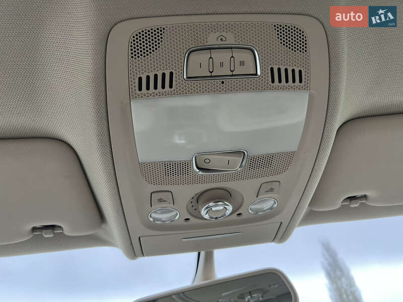 Седан Audi A4 2010 в Луцке