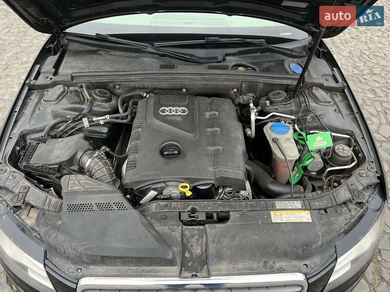 Седан Audi A4 2010 в Луцке