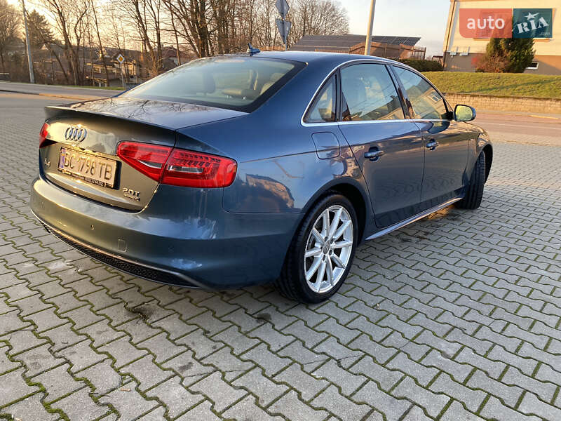 Седан Audi A4 2014 в Львове