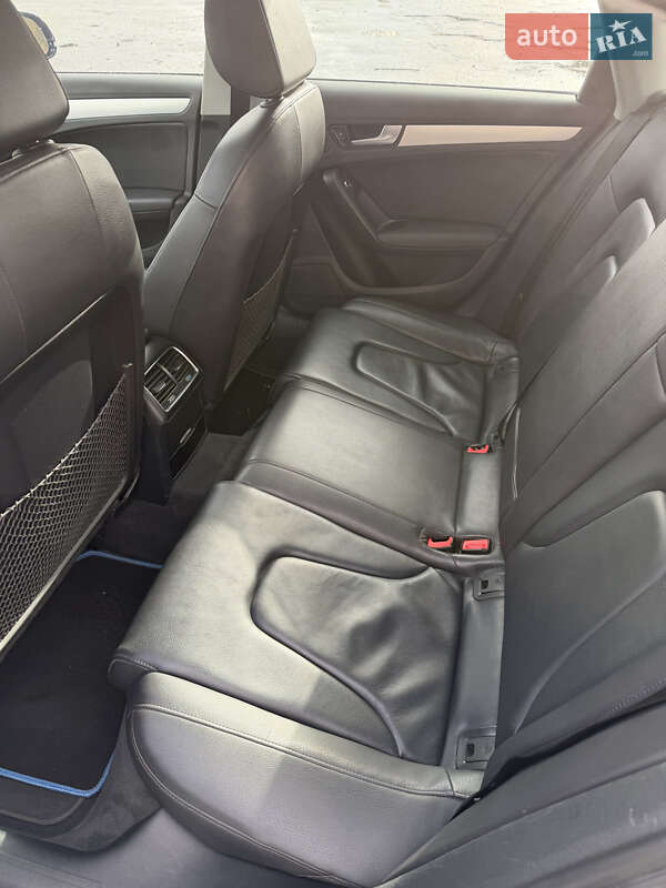 Седан Audi A4 2015 в Звягеле