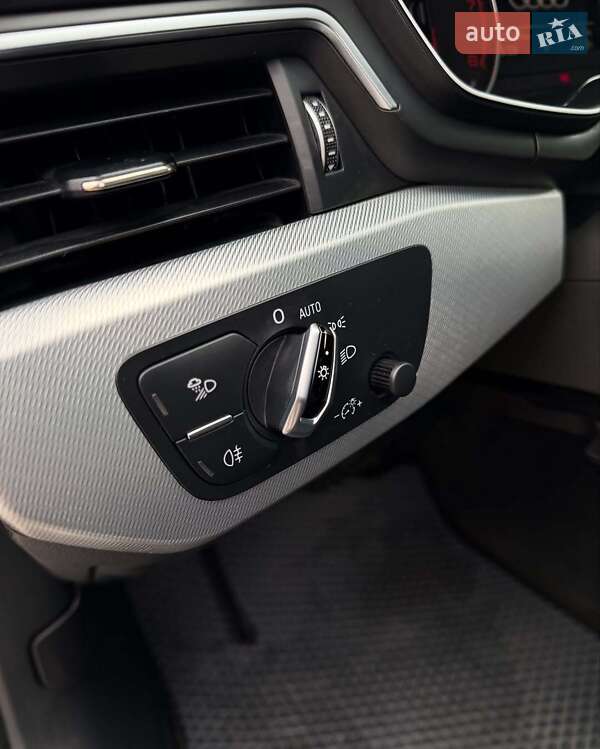 Седан Audi A4 2015 в Львове