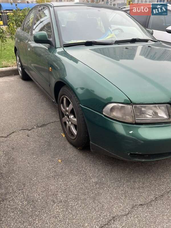 Седан Audi A4 2001 в Киеве