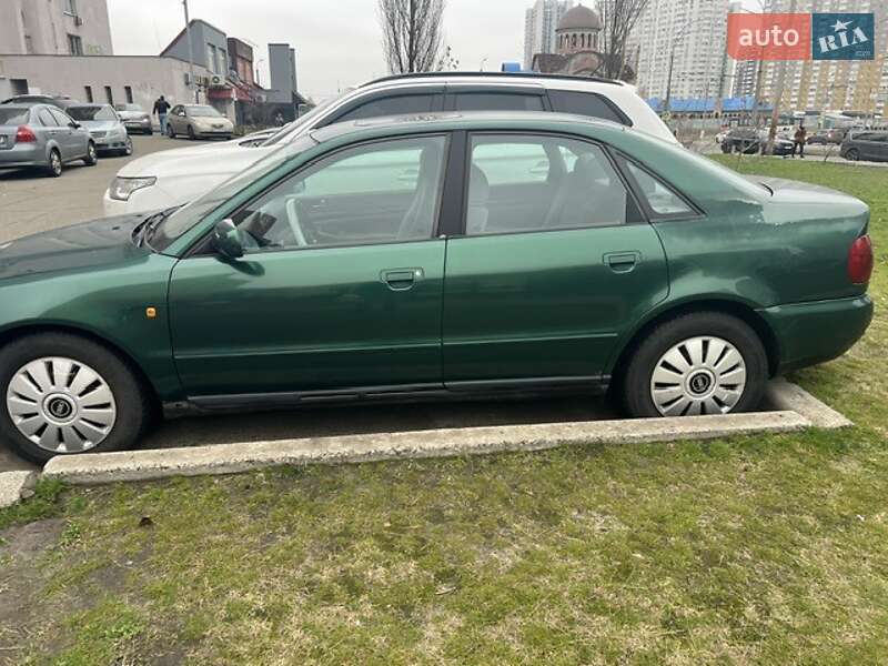 Седан Audi A4 2001 в Киеве