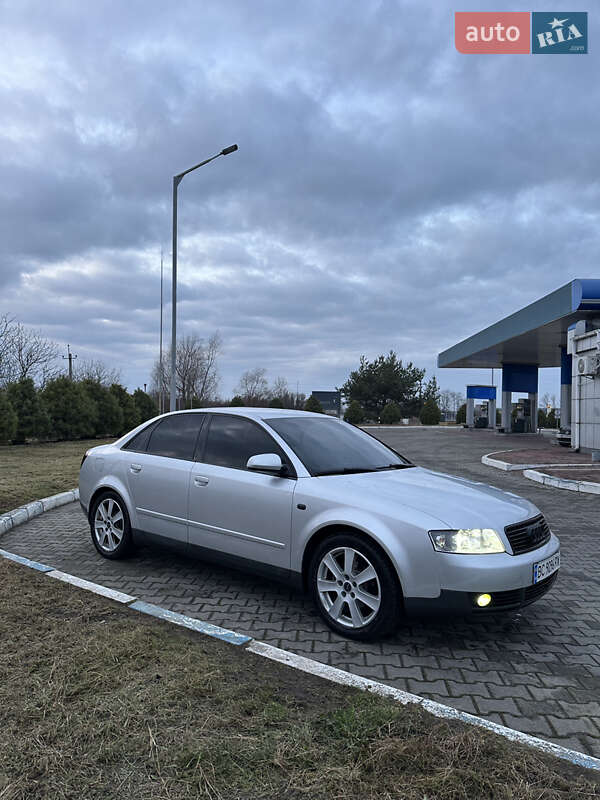 Седан Audi A4 2002 в Жовкве