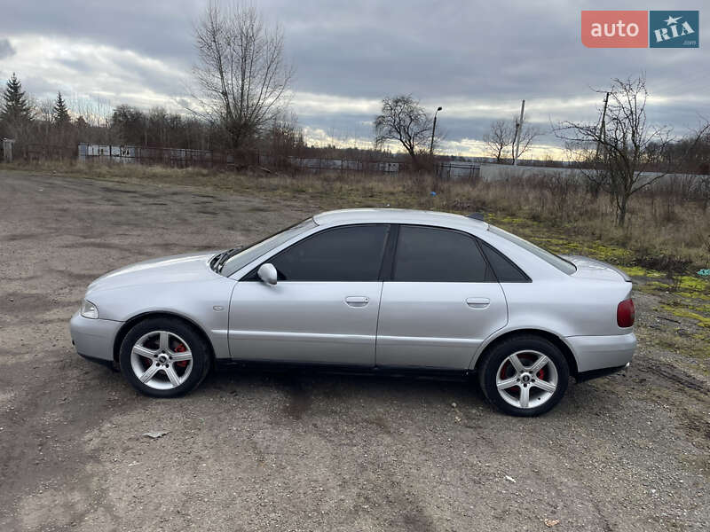 Седан Audi A4 1999 в Глыбокой