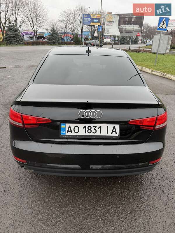 Седан Audi A4 2016 в Мукачево