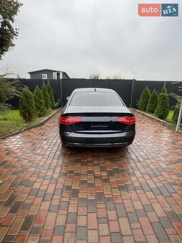 Седан Audi A4 2013 в Киеве
