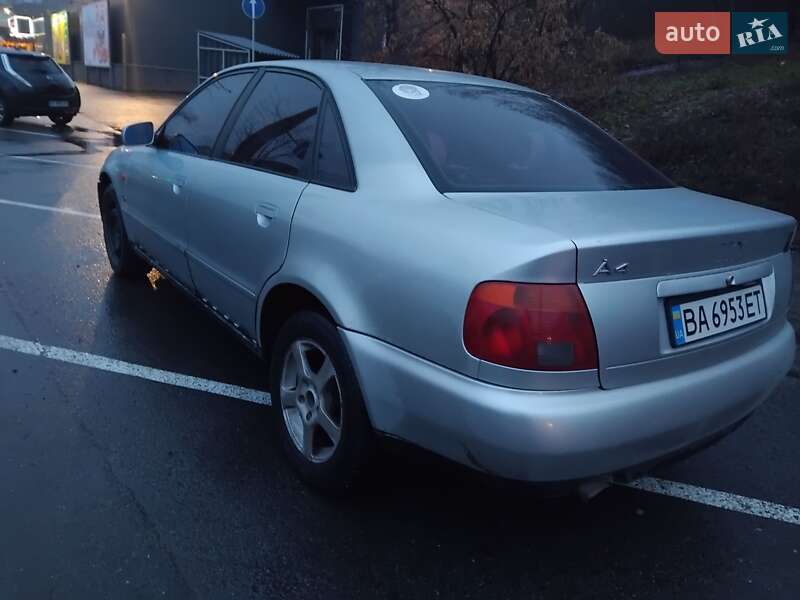 Седан Audi A4 1997 в Полтаве