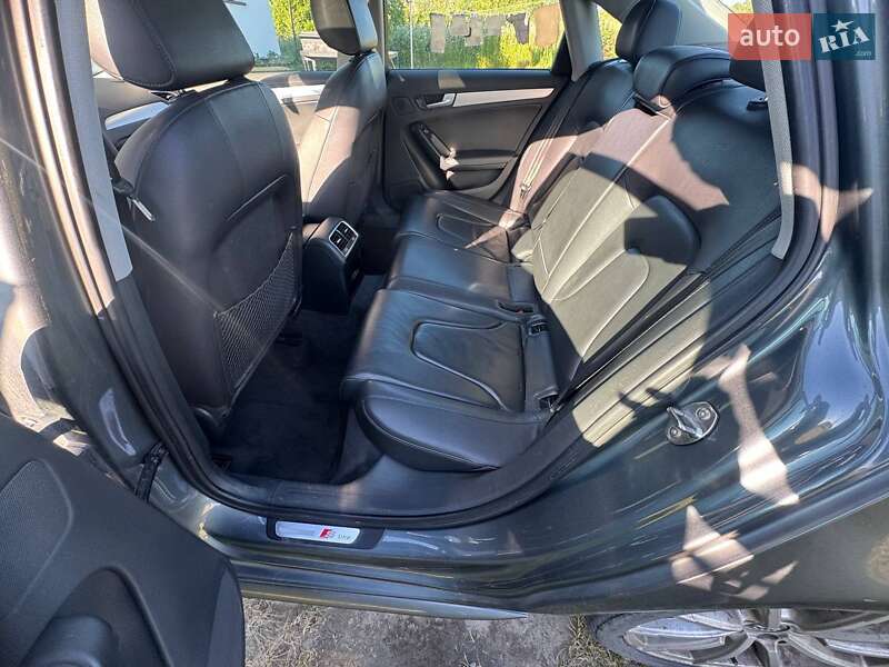 Седан Audi A4 2013 в Львове