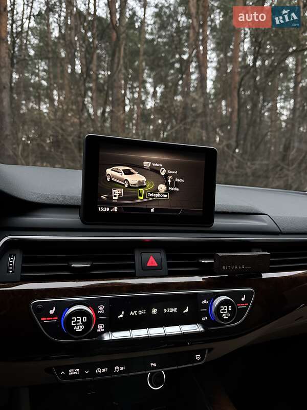 Седан Audi A4 2018 в Киеве