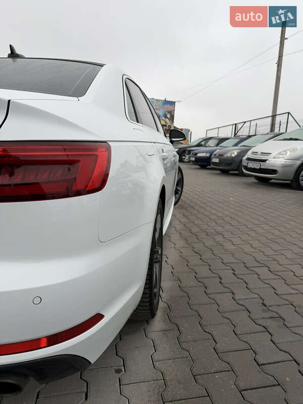 Седан Audi A4 2016 в Каменец-Подольском