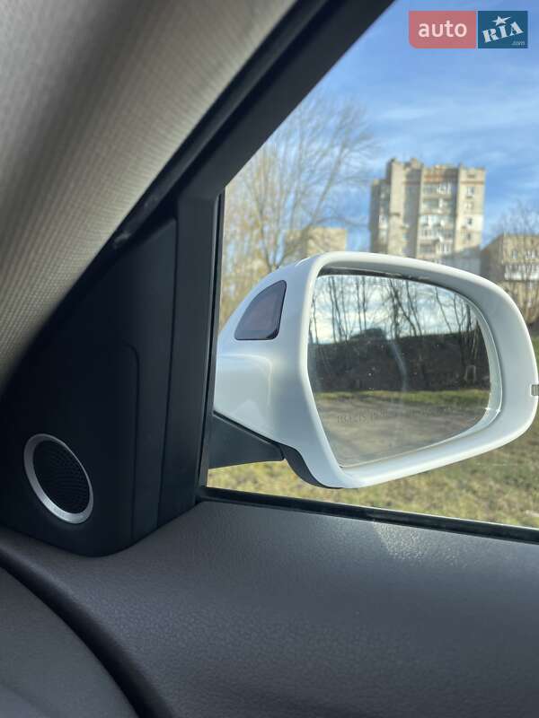 Седан Audi A4 2014 в Львове