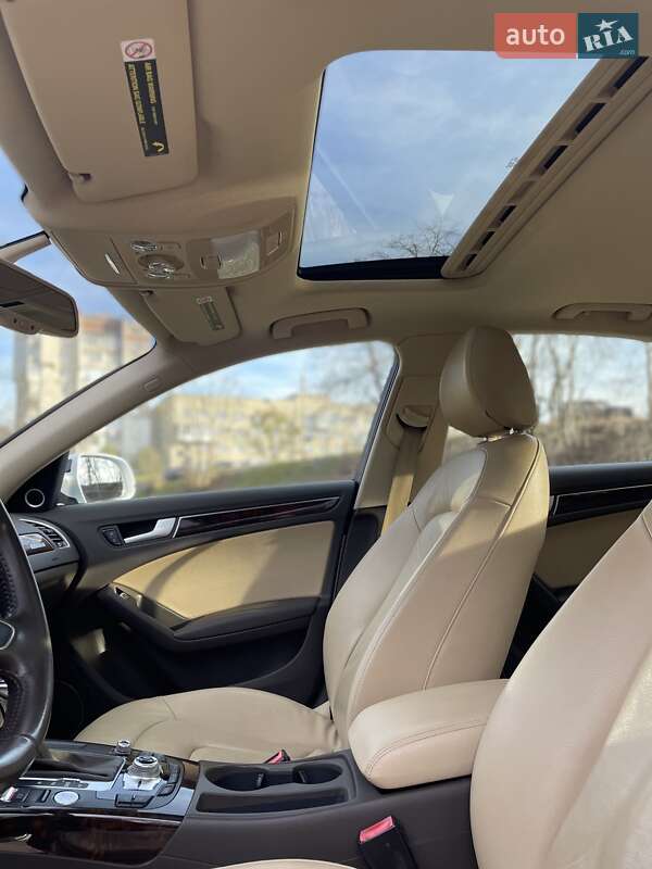 Седан Audi A4 2014 в Львове
