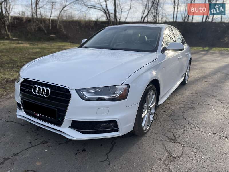 Седан Audi A4 2014 в Львове