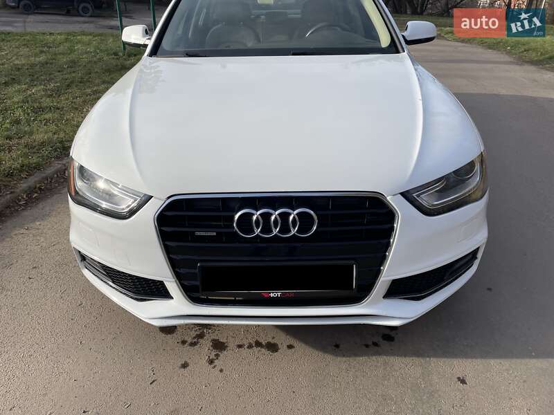 Седан Audi A4 2014 в Львове