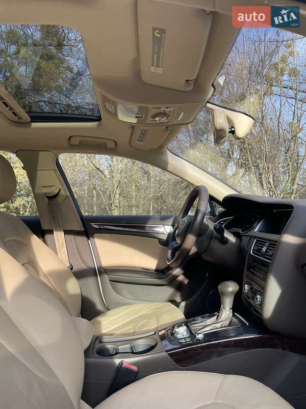 Седан Audi A4 2014 в Львове