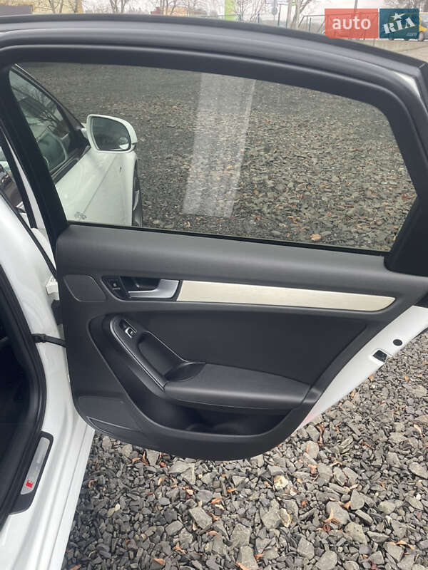 Седан Audi A4 2014 в Луцке