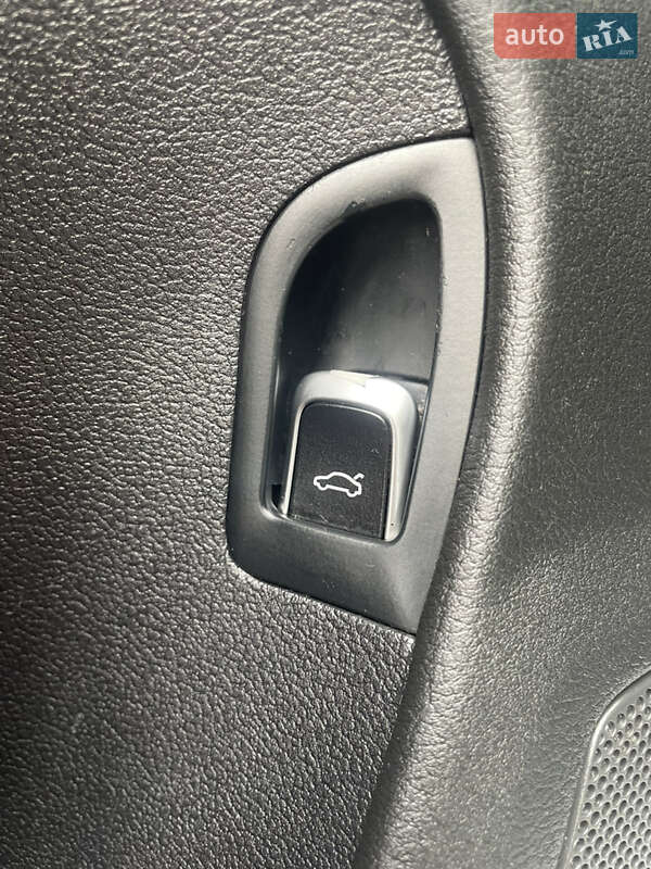 Седан Audi A4 2014 в Луцке