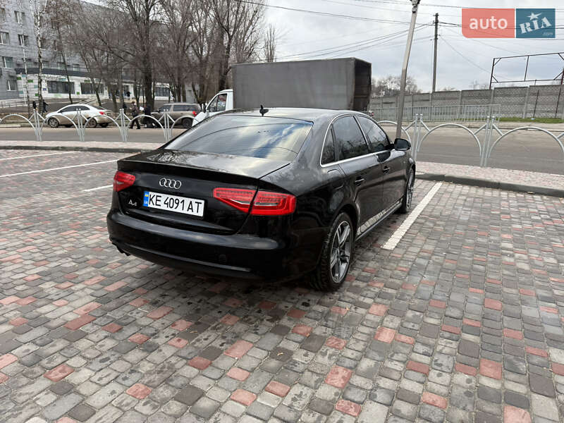 Седан Audi A4 2014 в Днепре