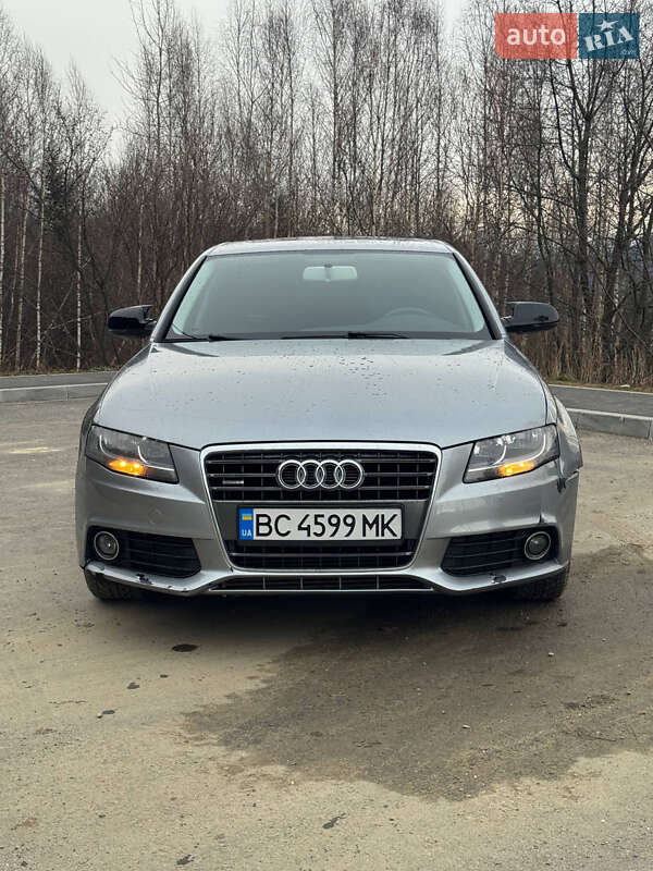 Седан Audi A4 2009 в Сходнице