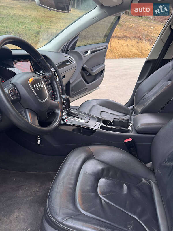 Седан Audi A4 2009 в Сходнице