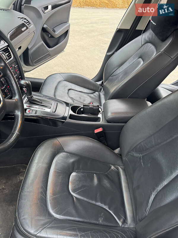 Седан Audi A4 2009 в Сходнице