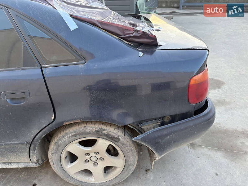 Седан Audi A4 1996 в Ровно