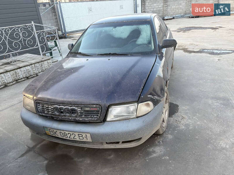 Седан Audi A4 1996 в Ровно