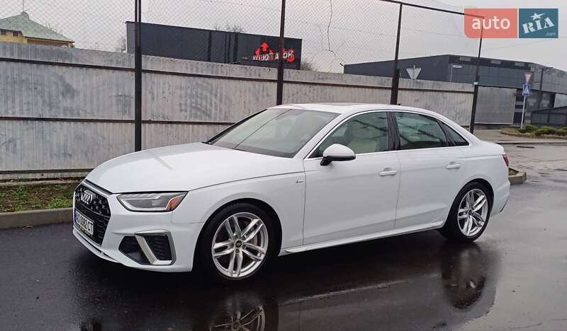Седан Audi A4 2022 в Ужгороде