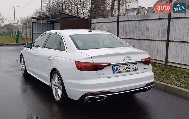 Седан Audi A4 2022 в Ужгороде