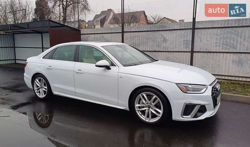Седан Audi A4 2022 в Ужгороде