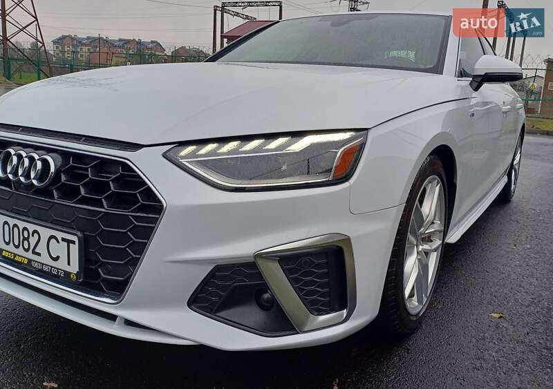 Седан Audi A4 2022 в Ужгороде