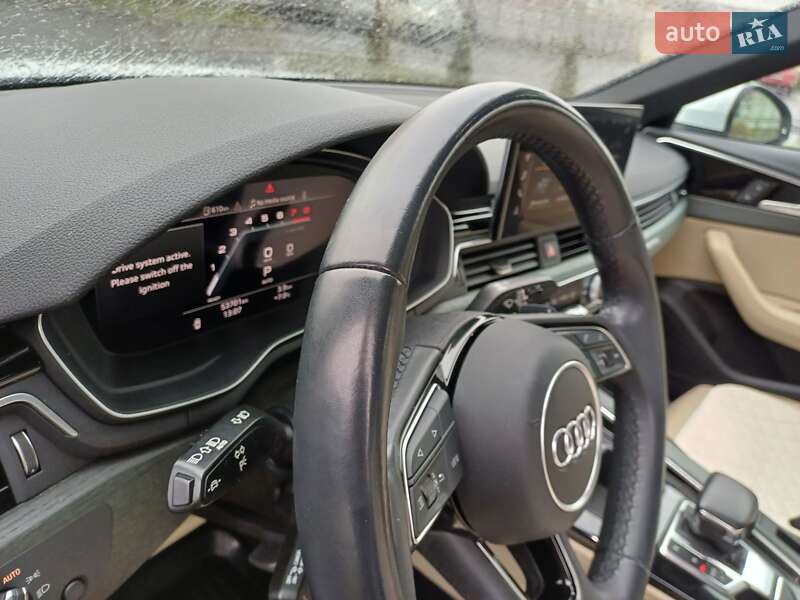 Седан Audi A4 2022 в Ужгороде