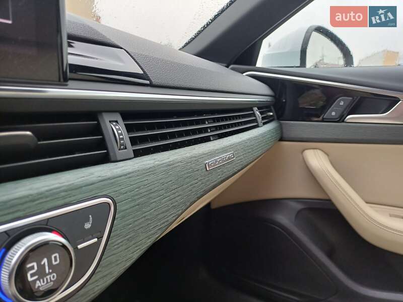 Седан Audi A4 2022 в Ужгороде