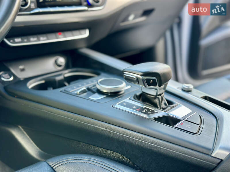 Седан Audi A4 2018 в Киеве