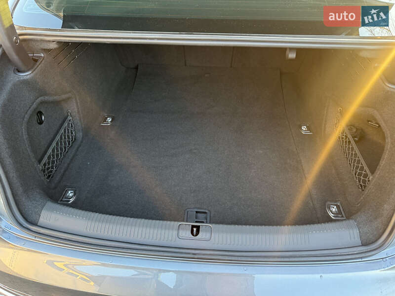 Седан Audi A4 2019 в Бучаче